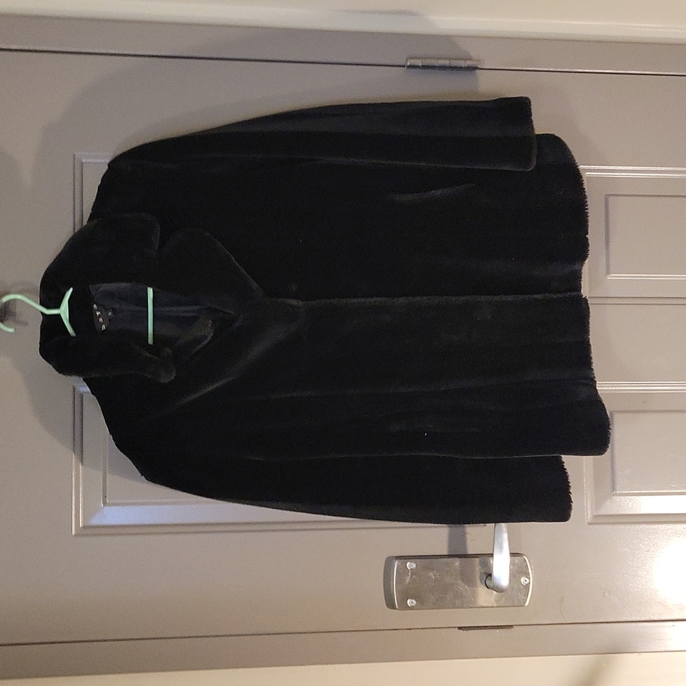 BAYA- Black fur coat. Small